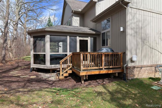40700 Kingsley Lane, Novi, MI 48377