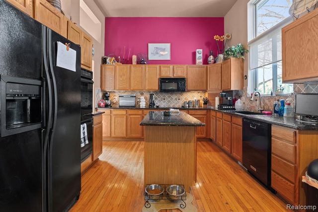 40700 Kingsley Lane, Novi, MI 48377