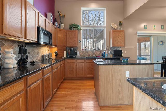 40700 Kingsley Lane, Novi, MI 48377