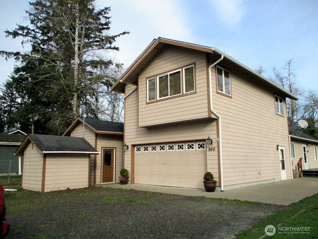 950 Falls of Clyde Loop SE, Ocean Shores, WA 98569