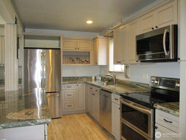 950 Falls of Clyde Loop SE, Ocean Shores, WA 98569