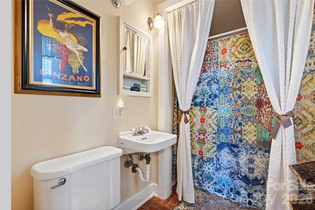60 Henry Lane, Spruce Pine, NC 28777