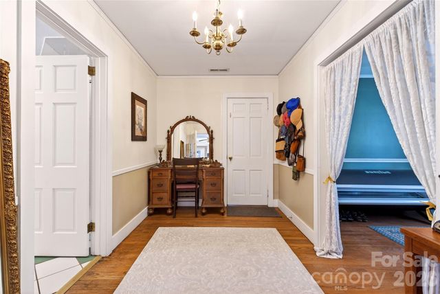 60 Henry Lane, Spruce Pine, NC 28777