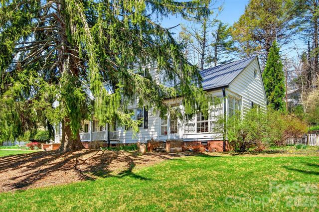 60 Henry Lane, Spruce Pine, NC 28777
