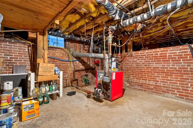 60 Henry Lane, Spruce Pine, NC 28777