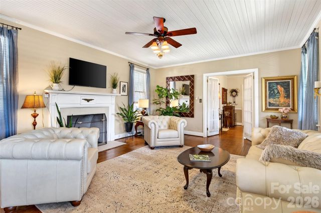 60 Henry Lane, Spruce Pine, NC 28777