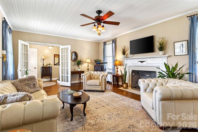 60 Henry Lane, Spruce Pine, NC 28777