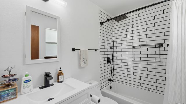 5938 HIDDEN BOULDER ST, San Antonio, TX 78250