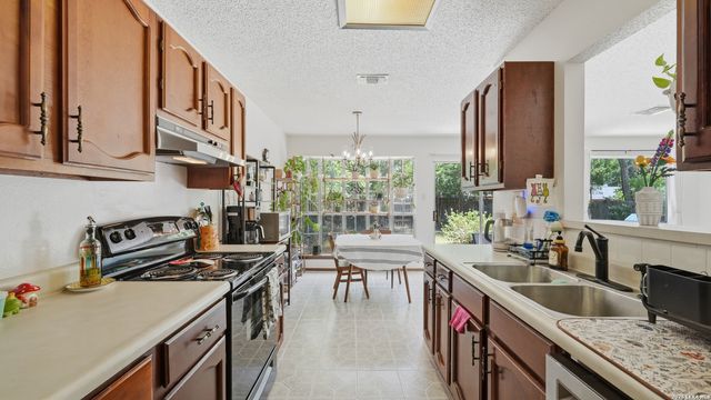 5938 HIDDEN BOULDER ST, San Antonio, TX 78250
