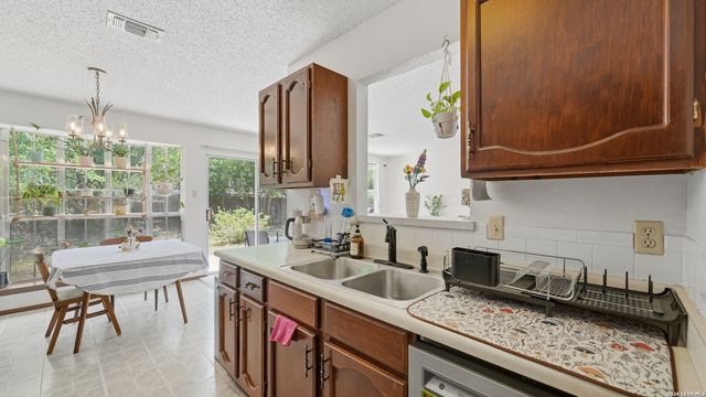5938 HIDDEN BOULDER ST, San Antonio, TX 78250
