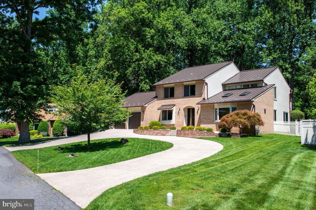 8033 CYPRESS GROVE LN, Cabin John, MD 20818