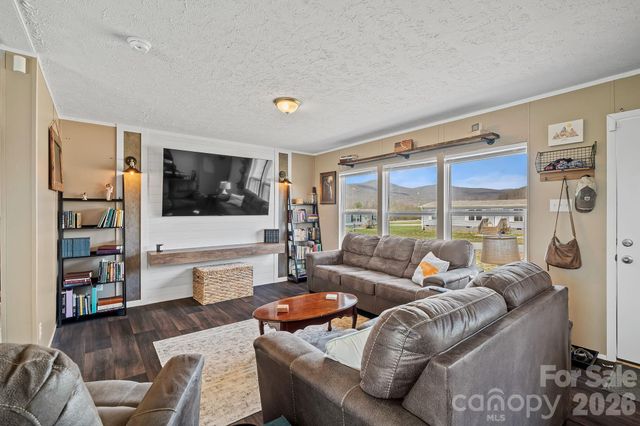 59 Alberto Way, Hendersonville, NC 28792