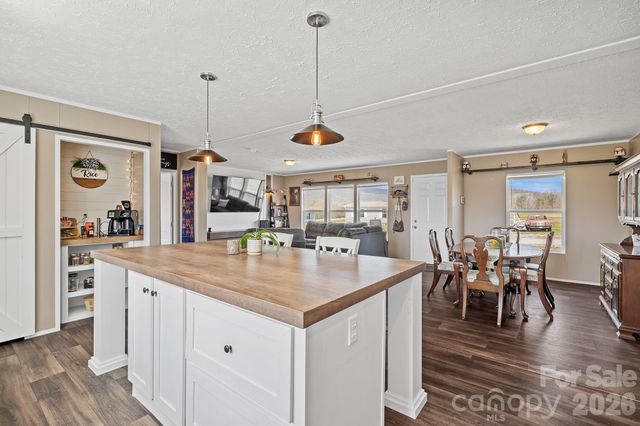 59 Alberto Way, Hendersonville, NC 28792