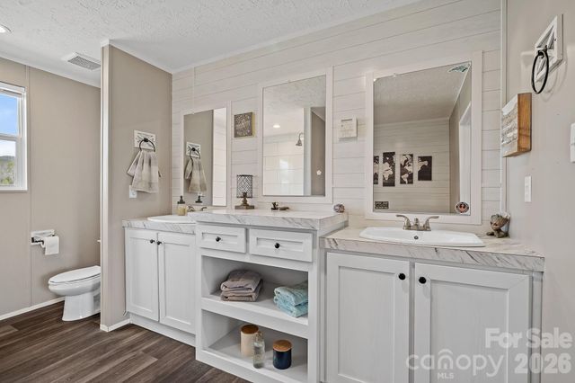 59 Alberto Way, Hendersonville, NC 28792