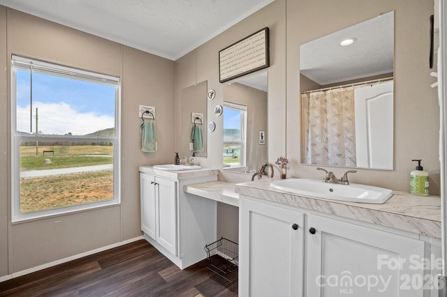 59 Alberto Way, Hendersonville, NC 28792