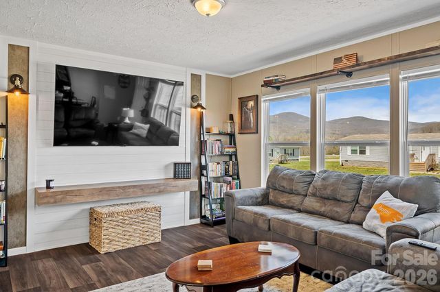 59 Alberto Way, Hendersonville, NC 28792