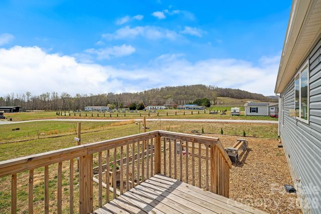 59 Alberto Way, Hendersonville, NC 28792