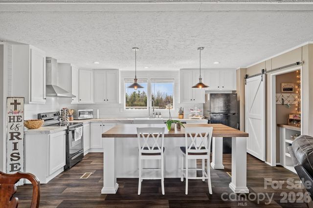 59 Alberto Way, Hendersonville, NC 28792