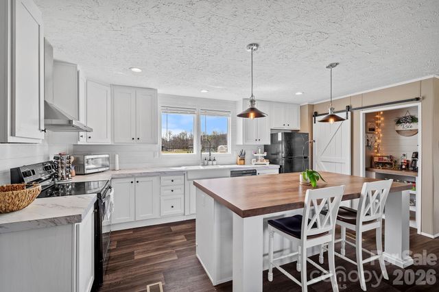 59 Alberto Way, Hendersonville, NC 28792