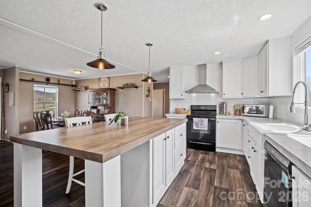 59 Alberto Way, Hendersonville, NC 28792