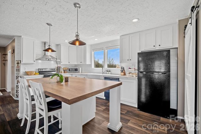 59 Alberto Way, Hendersonville, NC 28792