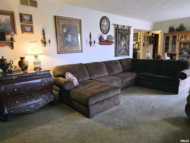 30772 E County Road 2400 N Road, Manito, IL 61546