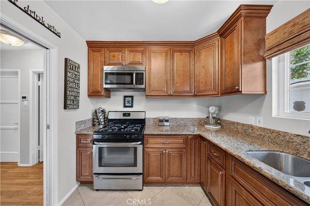 1919 Nipomo, Long Beach, CA 90815