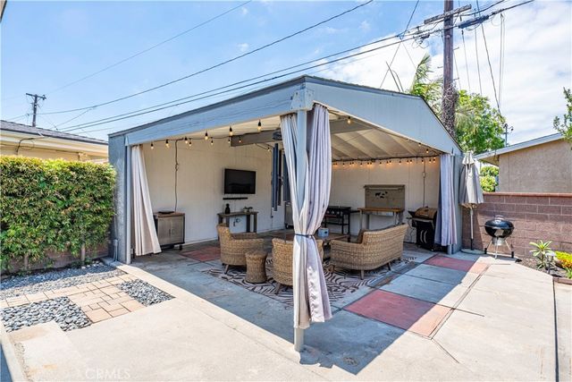 1919 Nipomo, Long Beach, CA 90815