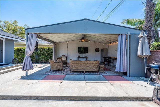 1919 Nipomo, Long Beach, CA 90815