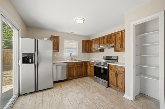 5441 Chatham Hall DR, Virginia Beach, VA 23464