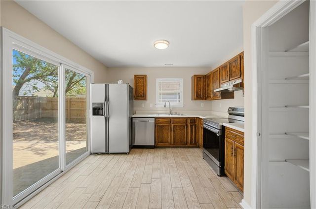 5441 Chatham Hall DR, Virginia Beach, VA 23464