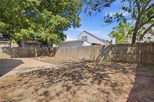 5441 Chatham Hall DR, Virginia Beach, VA 23464