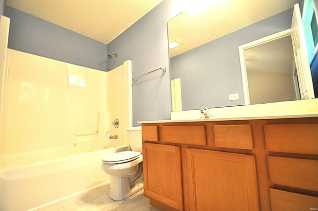 5014 Stern Line Court, South Bend, IN 46628