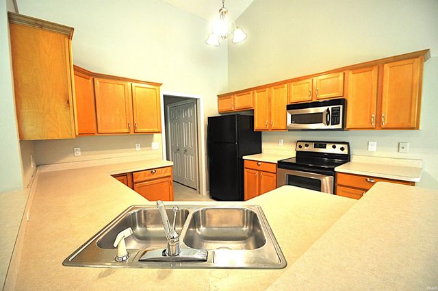 5014 Stern Line Court, South Bend, IN 46628