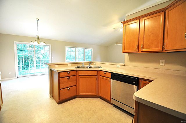 5014 Stern Line Court, South Bend, IN 46628
