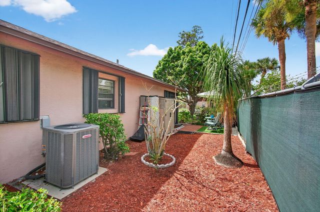 2285 Ida Way 30b, West Palm Beach, FL 33415