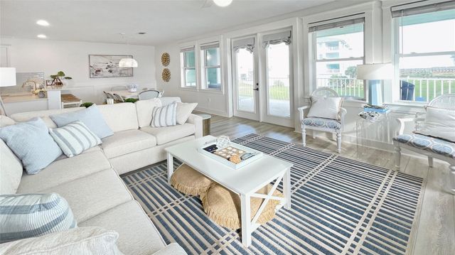 4231 Pointe West 103, Galveston, TX 77554