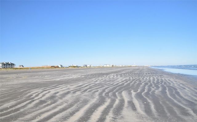 4231 Pointe West 103, Galveston, TX 77554