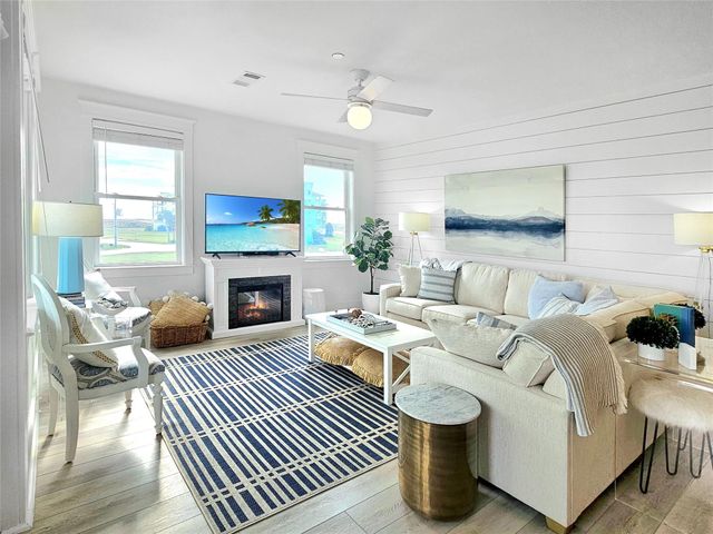 4231 Pointe West 103, Galveston, TX 77554