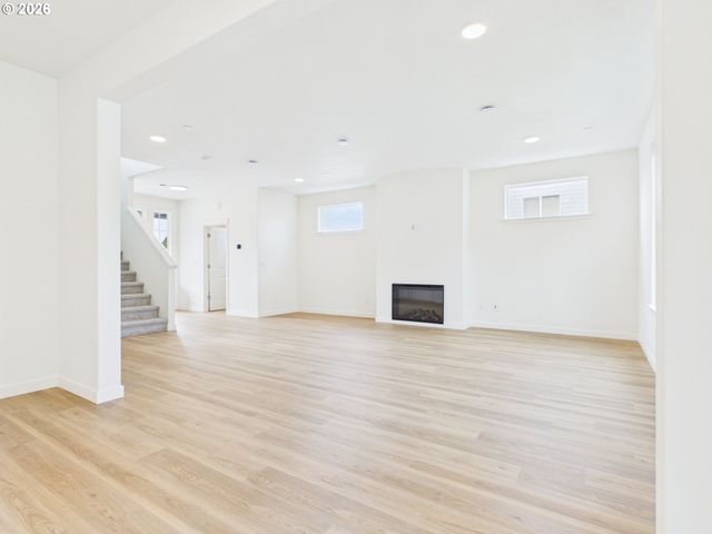 131 W 20TH Way, La Center, WA 98629