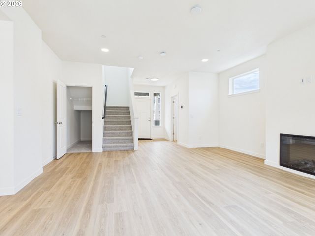 131 W 20TH Way, La Center, WA 98629