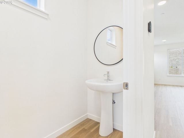 131 W 20TH Way, La Center, WA 98629