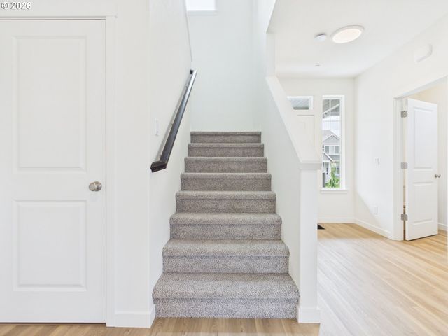 131 W 20TH Way, La Center, WA 98629