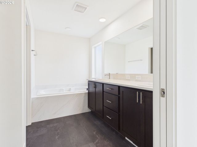 131 W 20TH Way, La Center, WA 98629