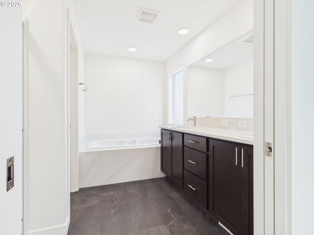 131 W 20TH Way, La Center, WA 98629