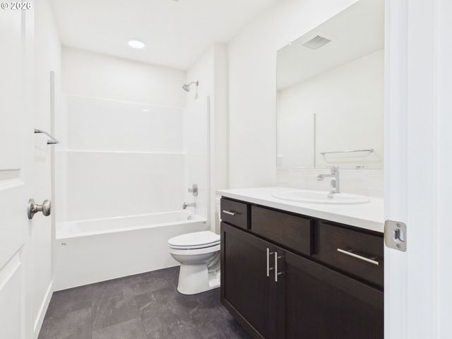 131 W 20TH Way, La Center, WA 98629