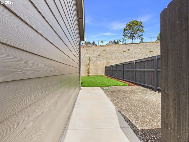 131 W 20TH Way, La Center, WA 98629