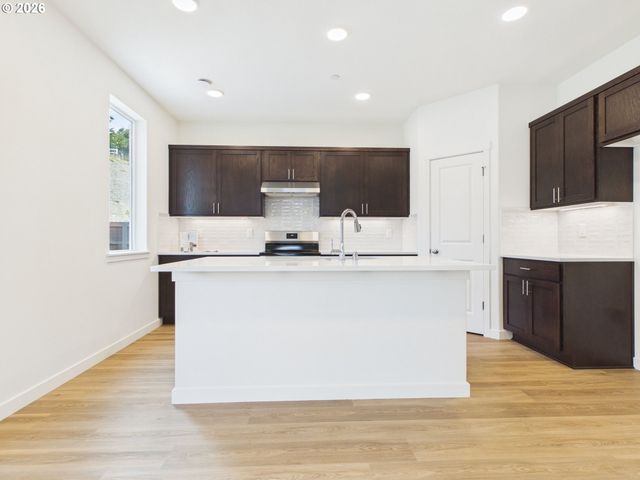 131 W 20TH Way, La Center, WA 98629