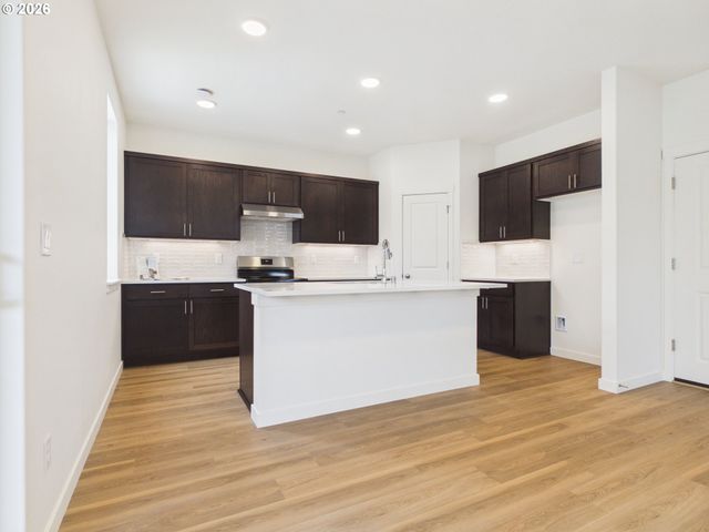 131 W 20TH Way, La Center, WA 98629