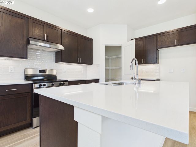 131 W 20TH Way, La Center, WA 98629
